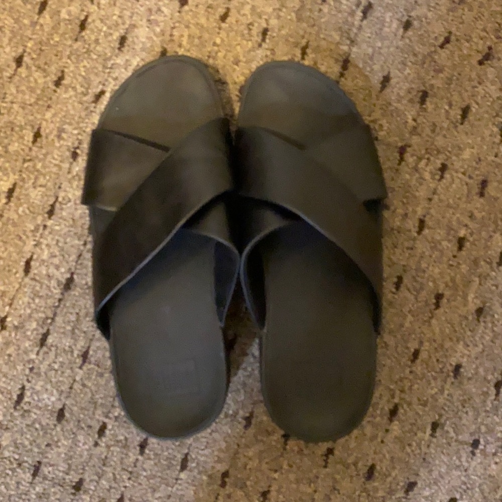 Fitflop Black Criss Cross Strapped Sandals SZ 6